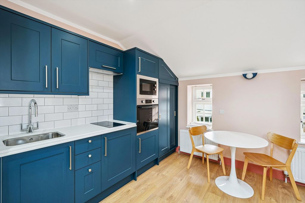 Property photo 2 of 9 Image