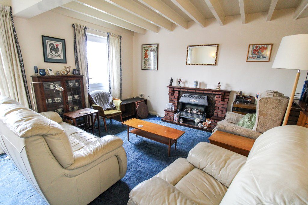 Property photo 2 of 13 Lounge