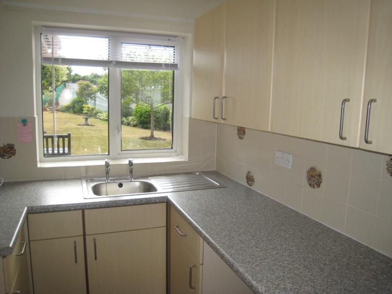 Property photo 3 of 10 Kitchen
