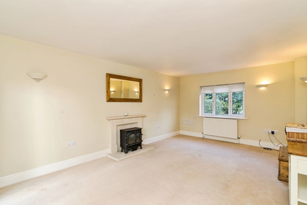Property photo 2 of 17 Sitting Room