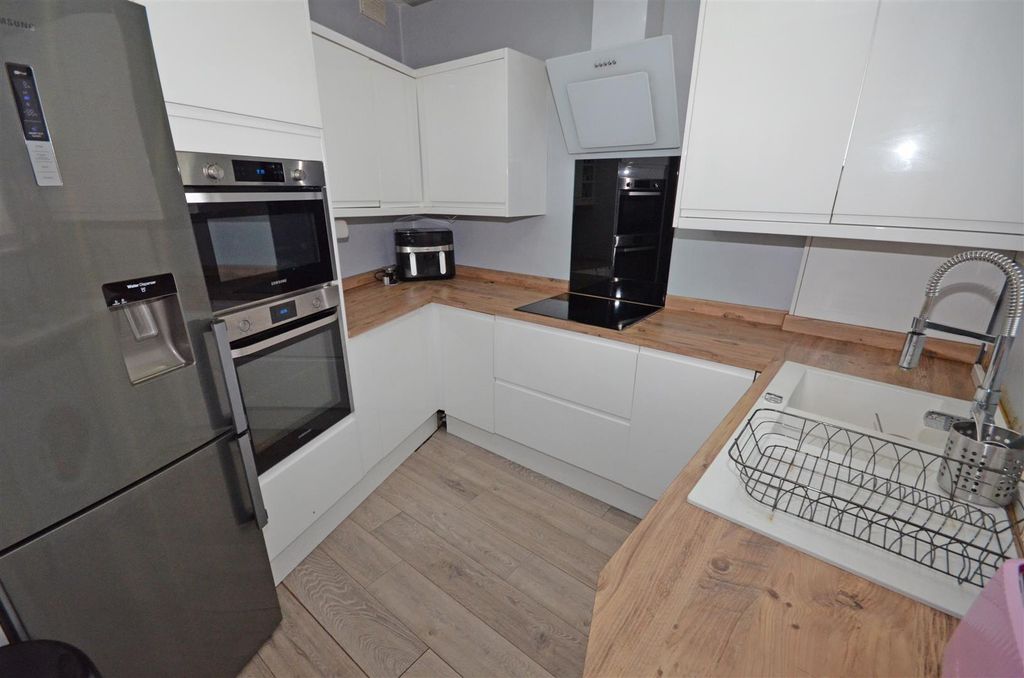 Property photo 2 of 16 09.Jpg