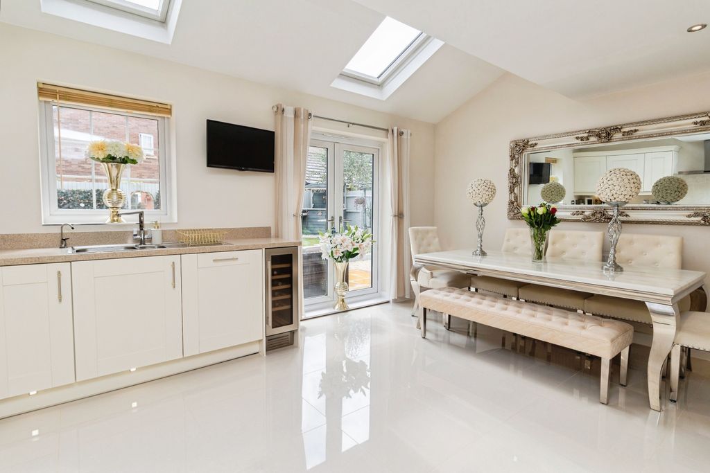 Property photo 3 of 32 Blandford26