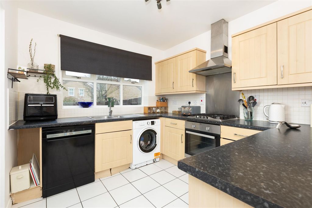 Property photo 3 of 20 Kitchen/Diner