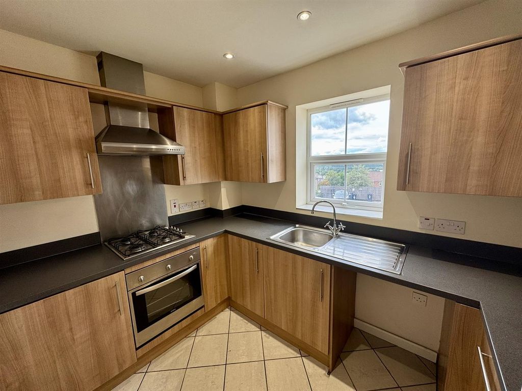 Property photo 2 of 7 Kitchen