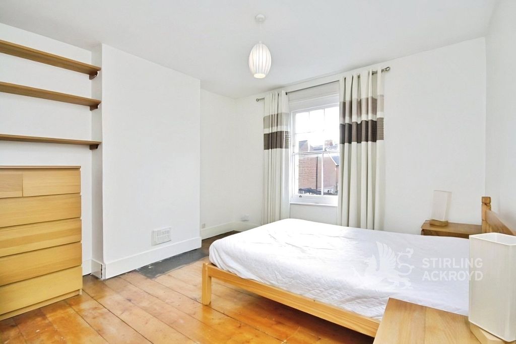 Property photo 2 of 8 Bedroom