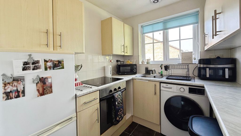 Property photo 3 of 7 Kitchen