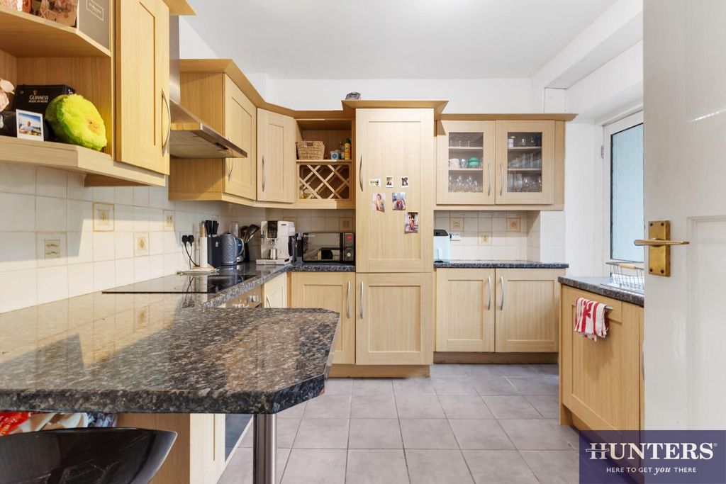 Property photo 3 of 10 Kitchen
