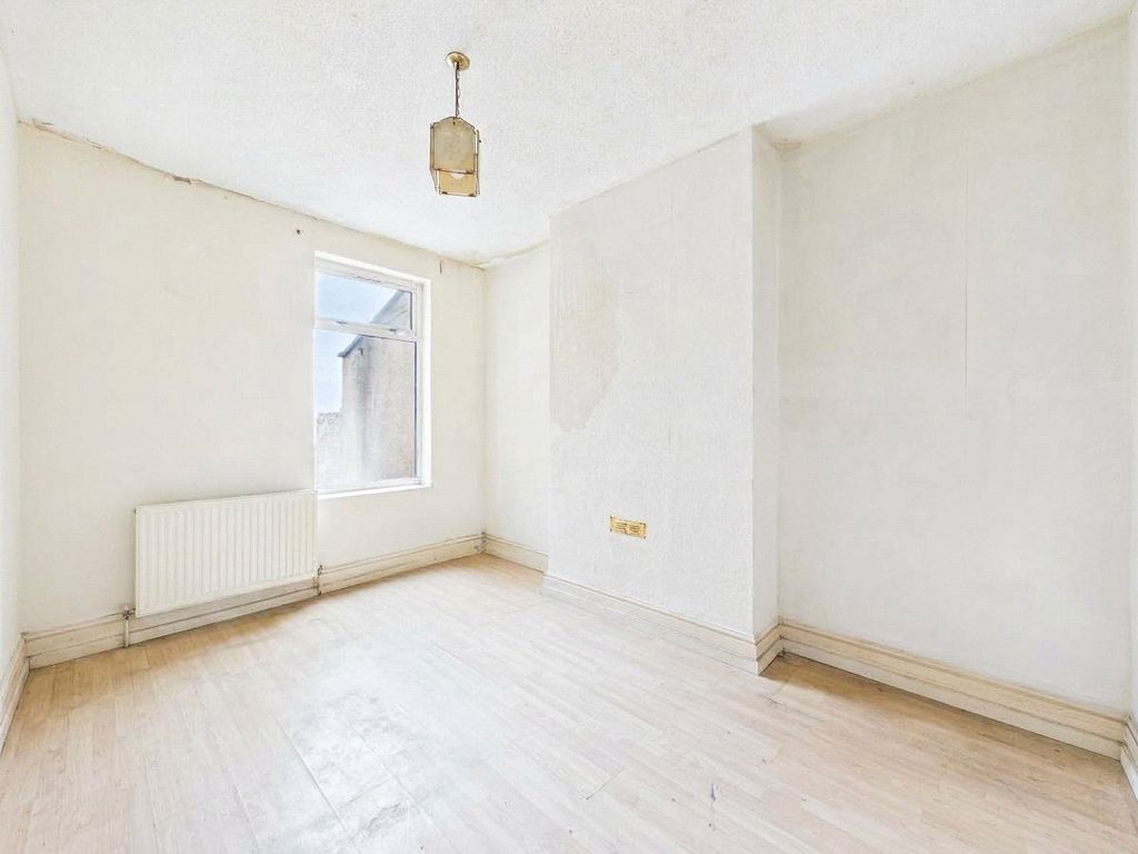 Property photo 3 of 9 Picture No. 12