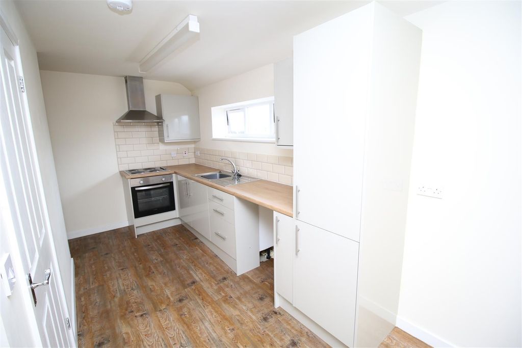 Property photo 3 of 7 Kitchen