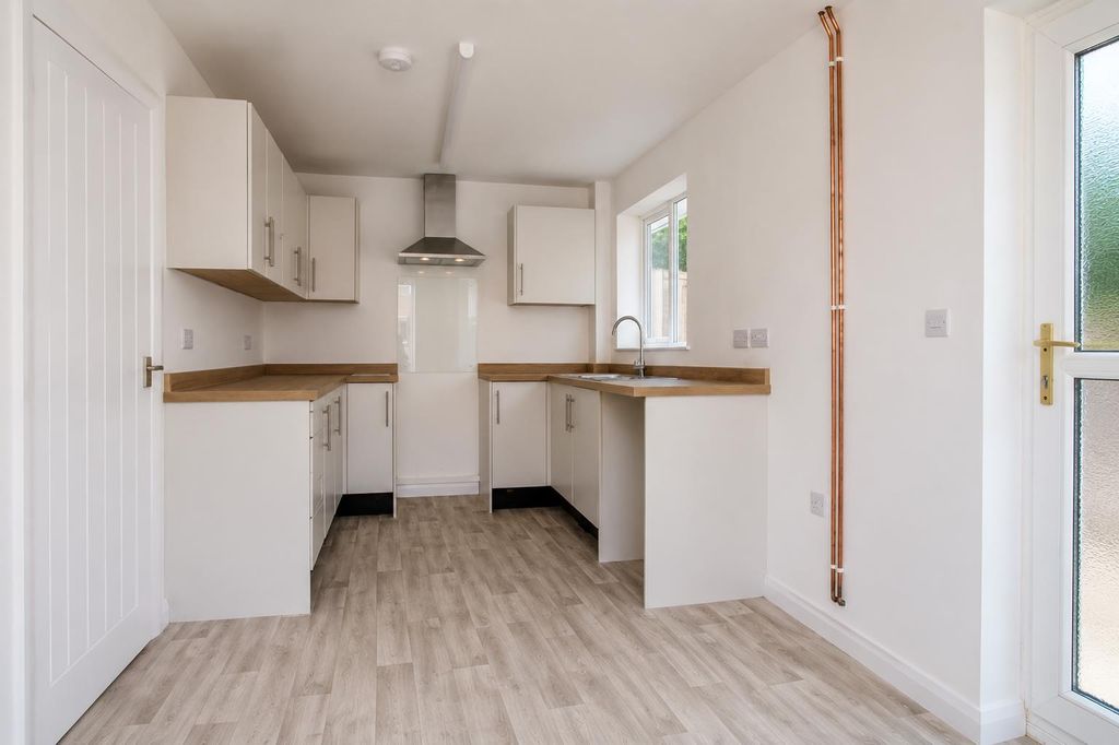 Property photo 2 of 10 46 Birchwood Kitchen.Png
