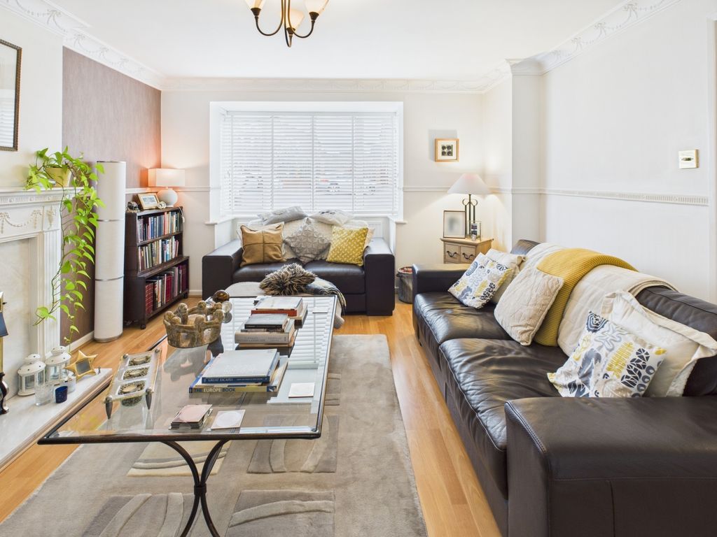 Property photo 2 of 31