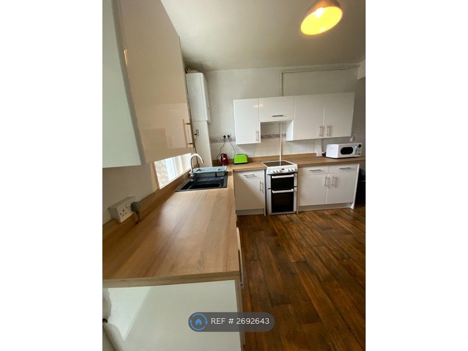 Property photo 2 of 8 Kitchen