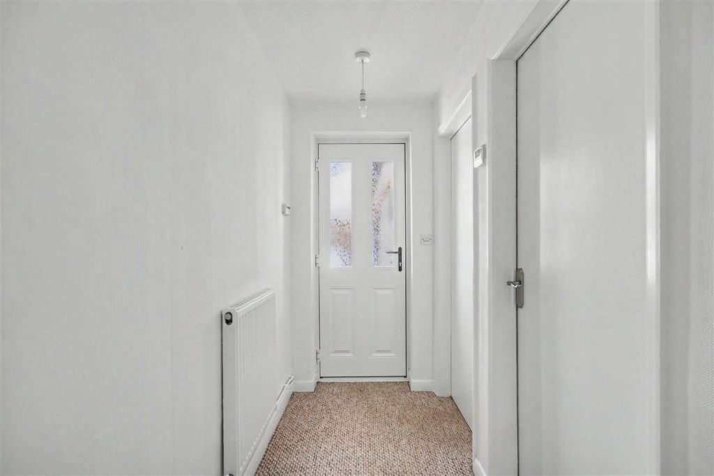 Property photo 3 of 17 Entrance Hall.Jpeg