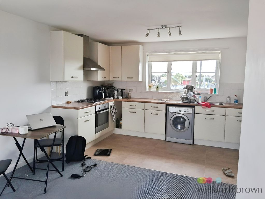 Property photo 3 of 7 Kitchen