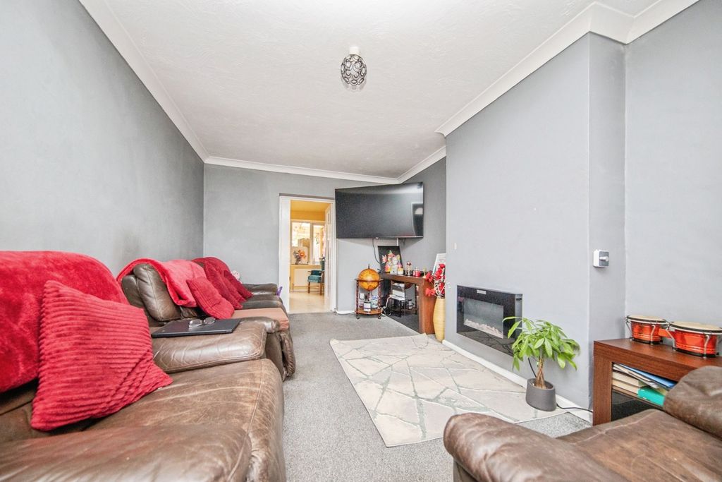 Property photo 2 of 16 Photo