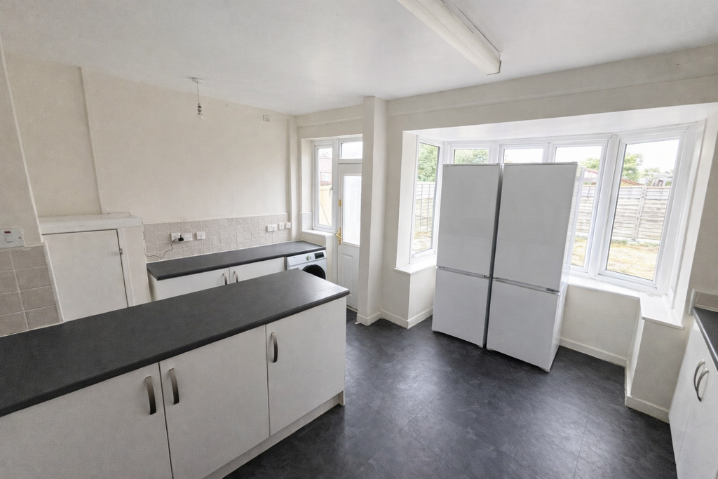 Property photo 3 of 7 Kitchen