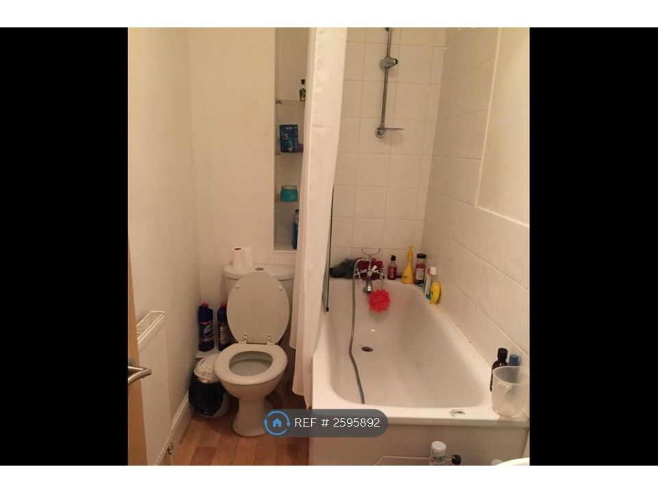 Property photo 3 of 8 Bathroom
