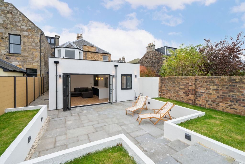 Property photo 2 of 33 Photo 5