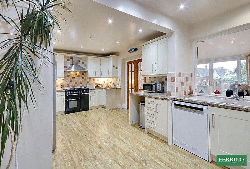 Property photo 3 of 27 Kitchen Breakfast Room
