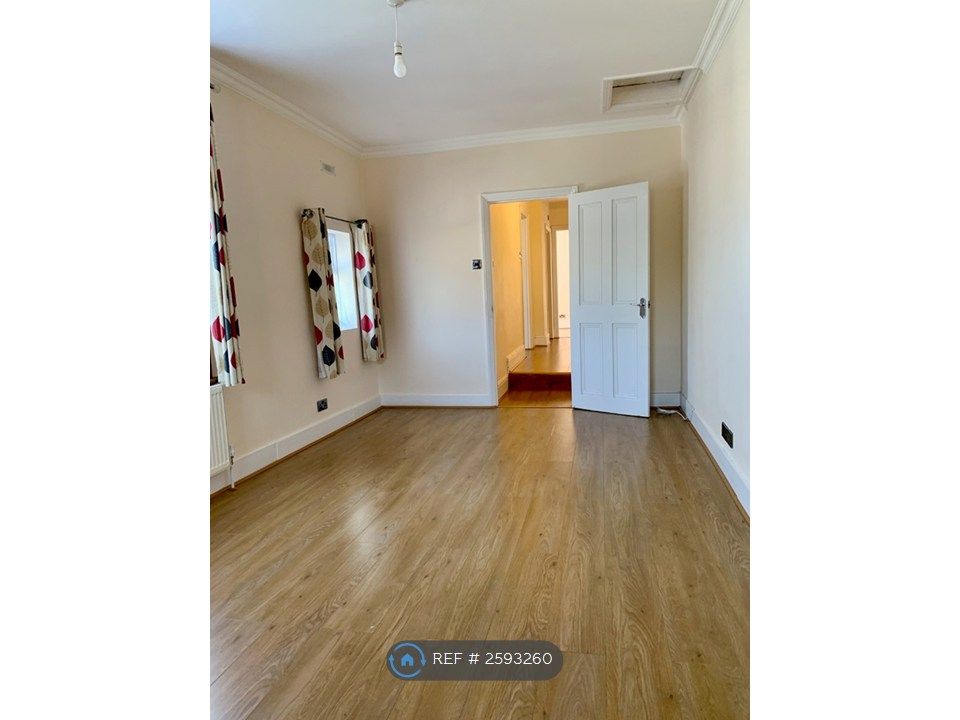 Property photo 3 of 11 Living Room