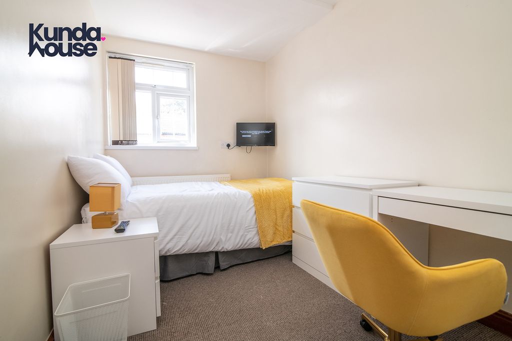 Property photo 1 of 34
