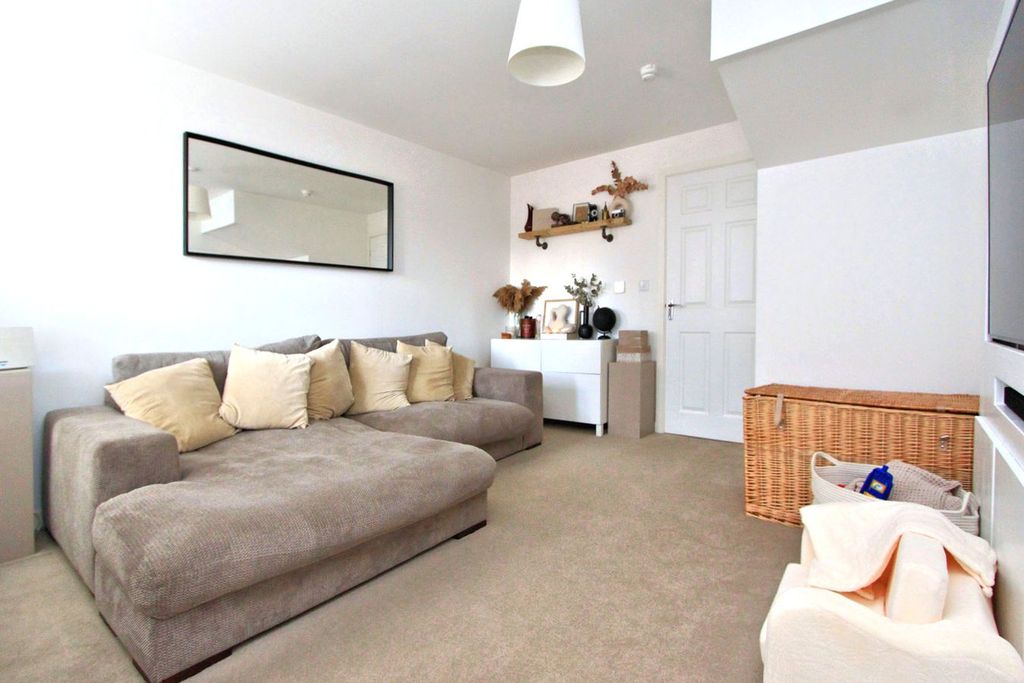 Property photo 3 of 16