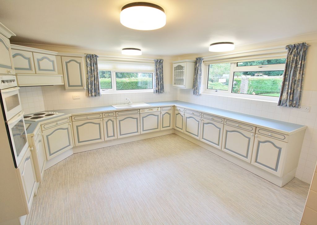 Property photo 2 of 20 Kitchen