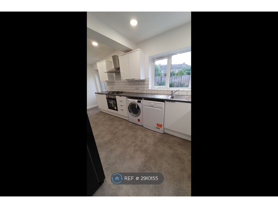 Property photo 2 of 18 Breakfast Kitchen