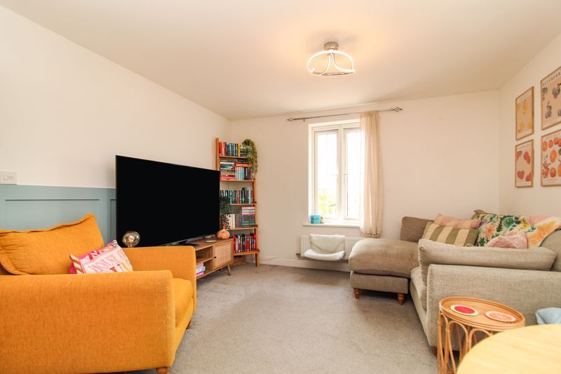 Property photo 3 of 11 Living Room