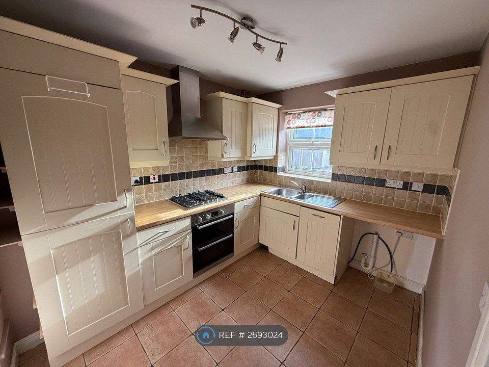 Property photo 2 of 11 Kitchen