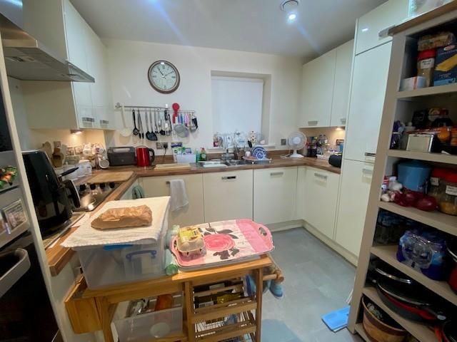 Property photo 3 of 11 Kitchen