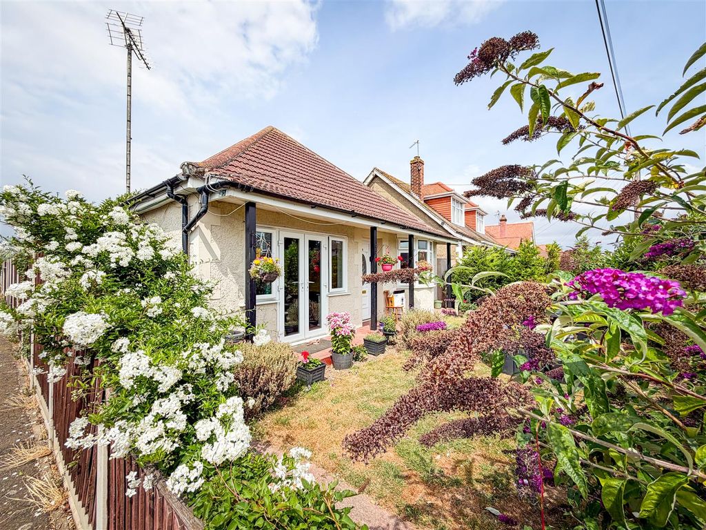 Property photo 1 of 16 Outside - Front