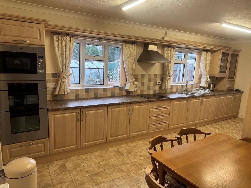 Property photo 2 of 12 Kitchen