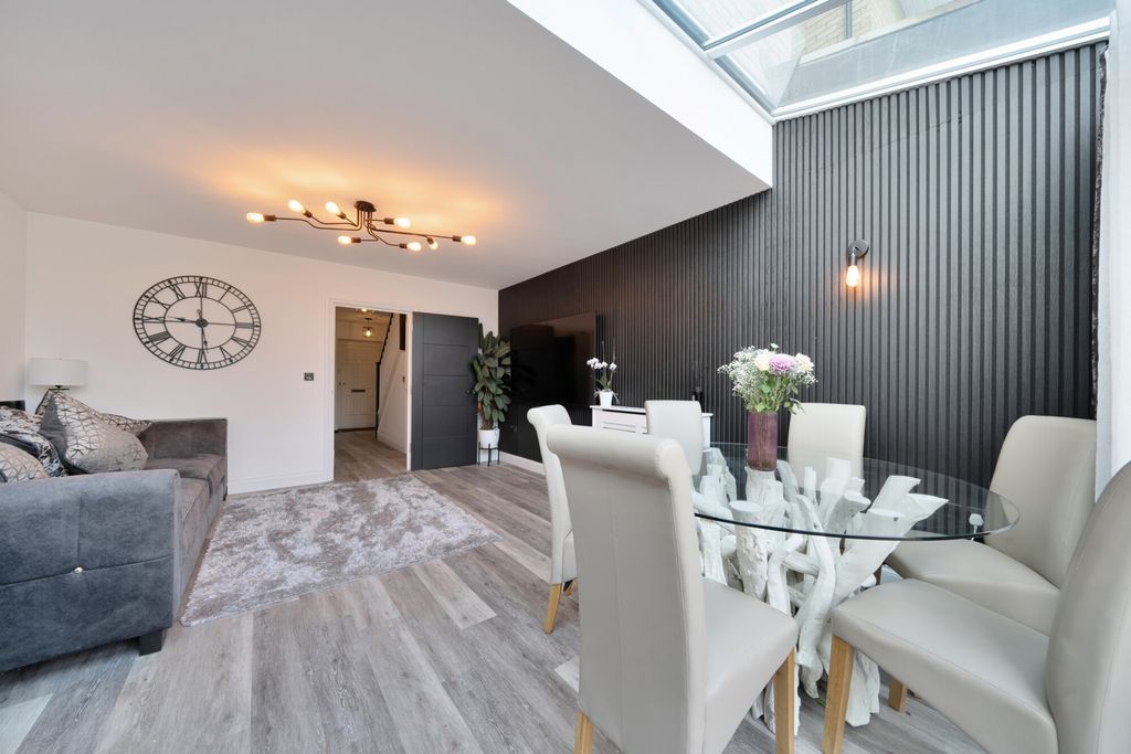 Property photo 3 of 20 1439781-15-69d820...