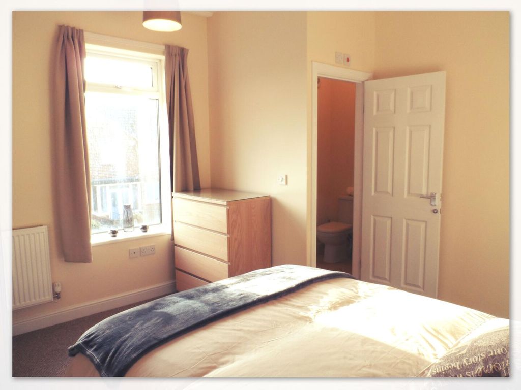 Property photo 2 of 5 Bedroom