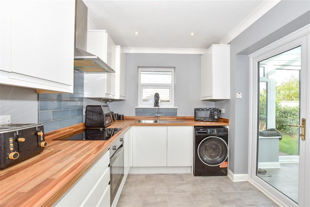 Property photo 2 of 9 Kitchen