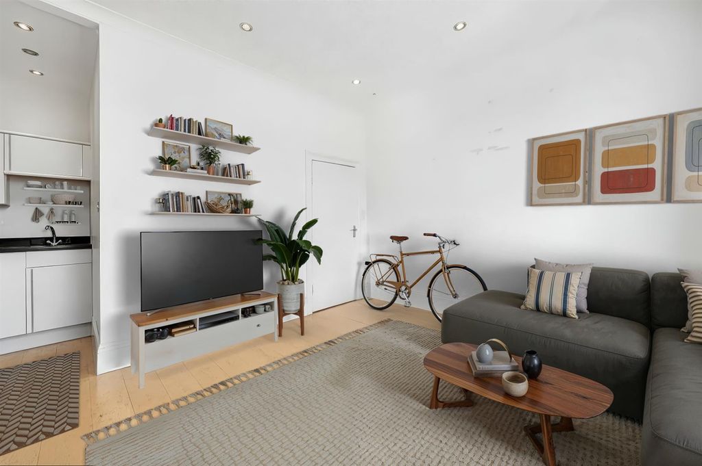Property photo 2 of 6 346Agrove Living Room 2.Jpg