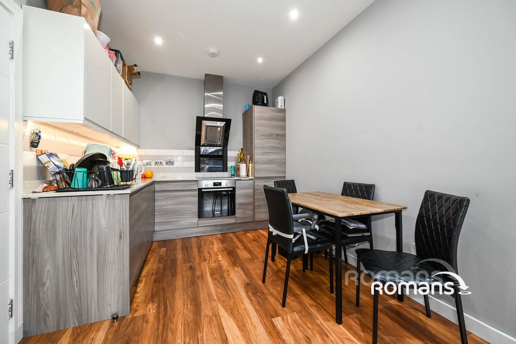 Property photo 2 of 11 Pbox-Img.Jpg