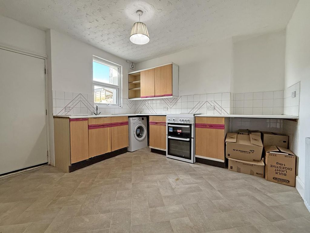 Property photo 3 of 9 Butt Park Road 89 - Kitchen.Jpg