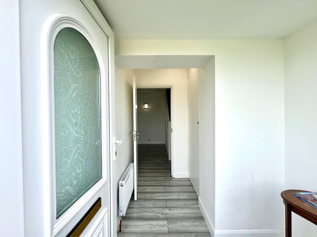 Property photo 1 of 28