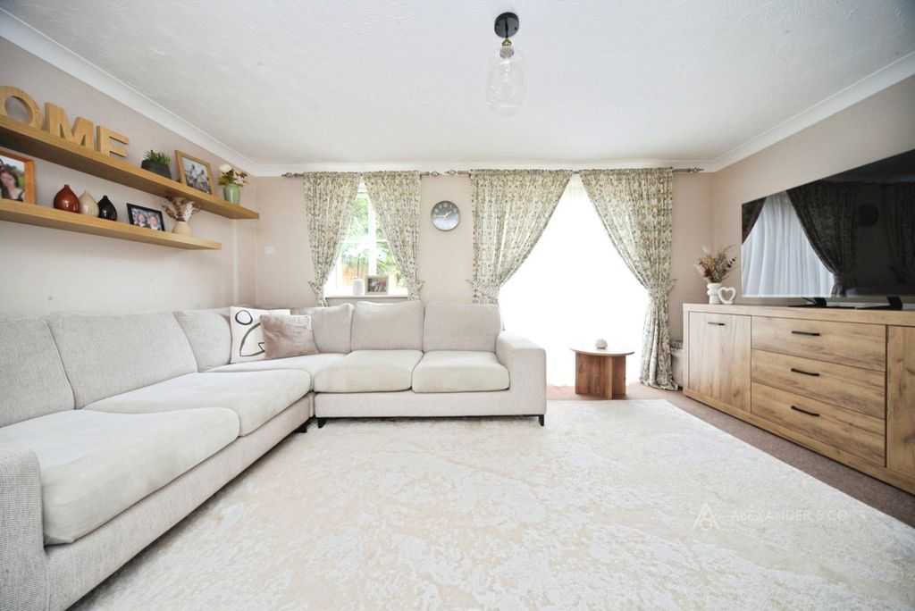 Property photo 2 of 15 Picture No. 03