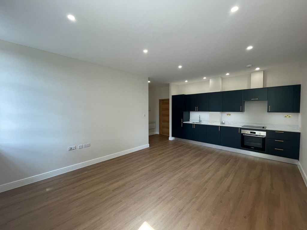 Property photo 1 of 9 Bright &amp; Modern Studio Flat Moments From Leytonstone Station