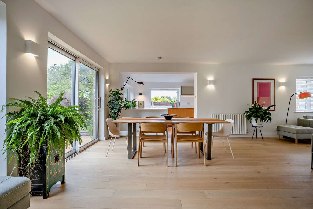 Property photo 2 of 21 Dining Area