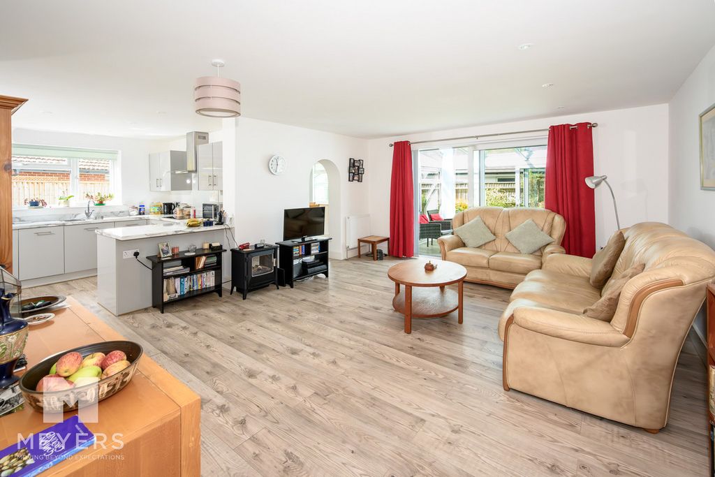 Property photo 2 of 22