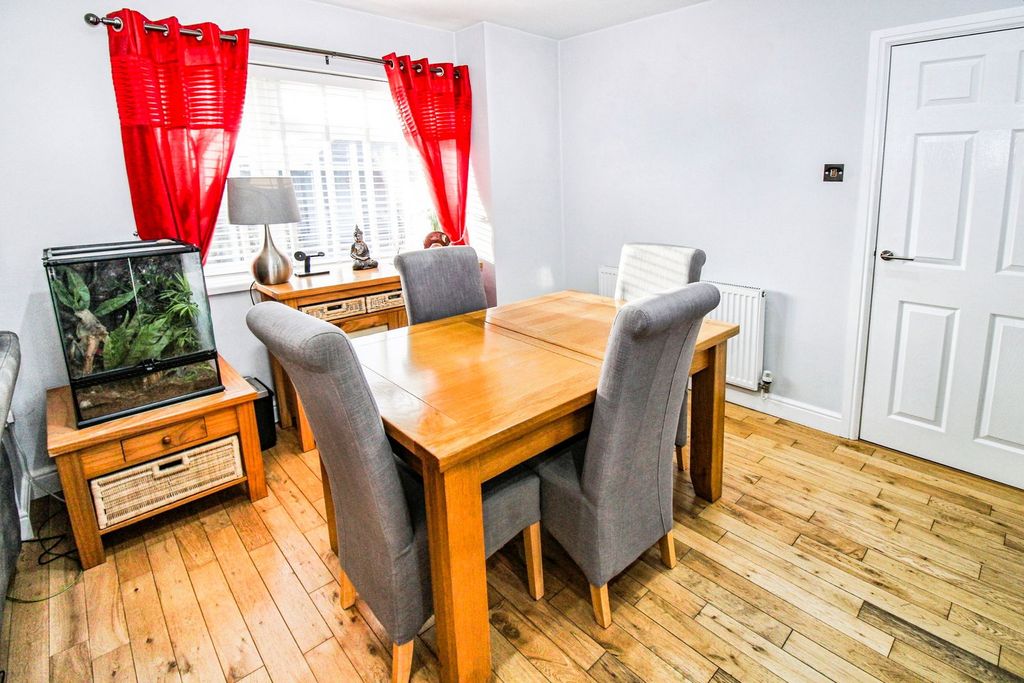 Property photo 3 of 34