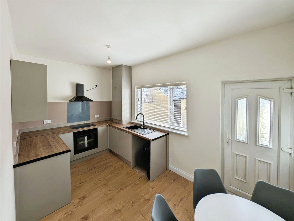 Property photo 1 of 12 Kitchen 1