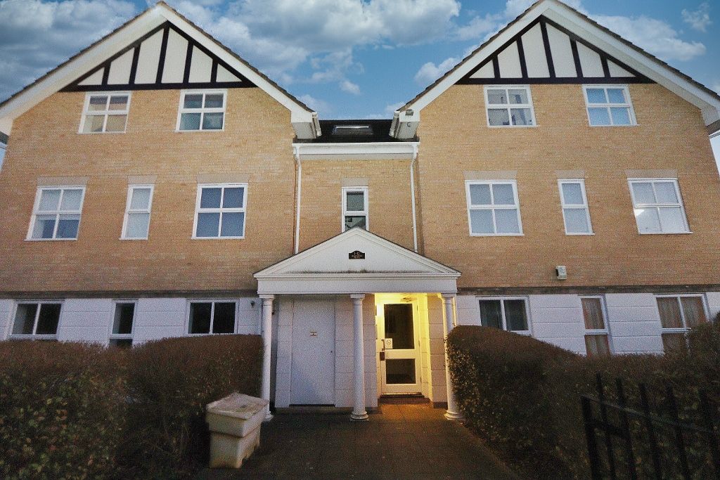 2 bed flat for sale Romford