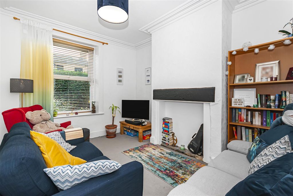 Property photo 2 of 24 Front Lounge