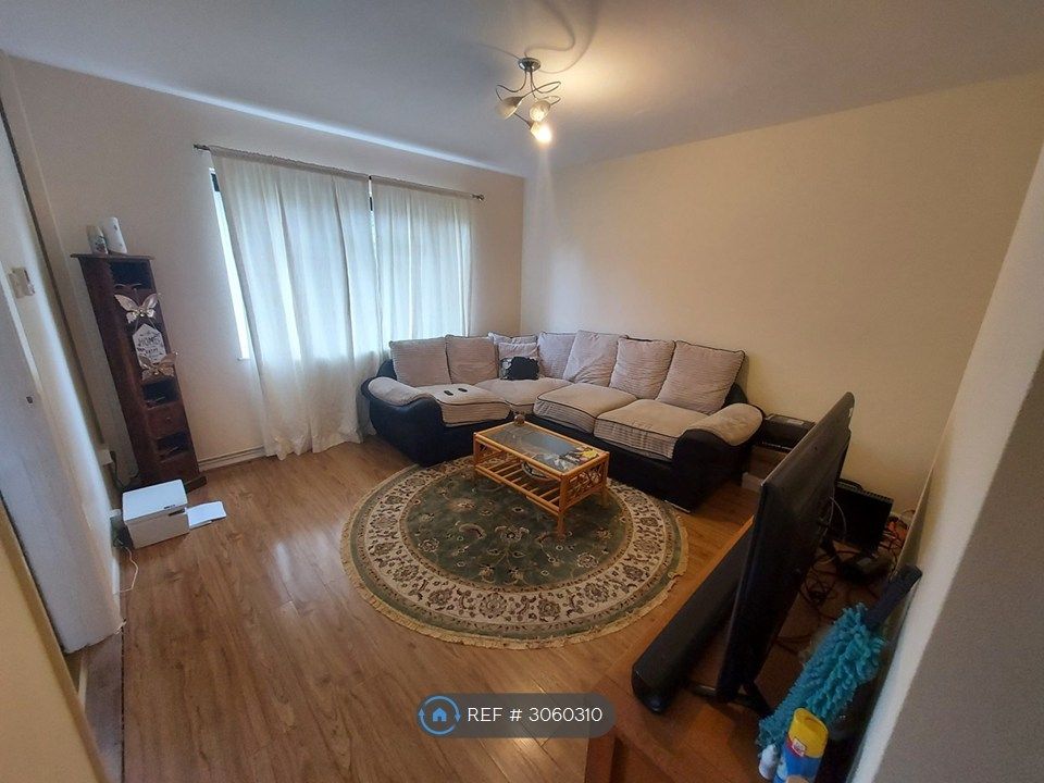 Property photo 2 of 15 Lounge