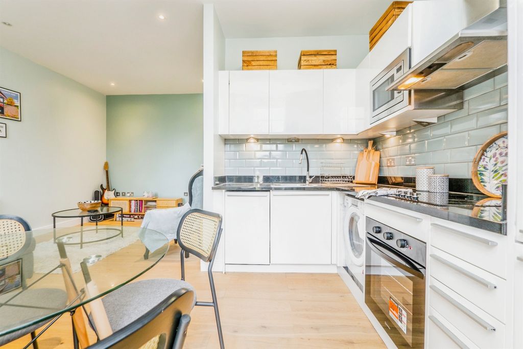 Property photo 3 of 16